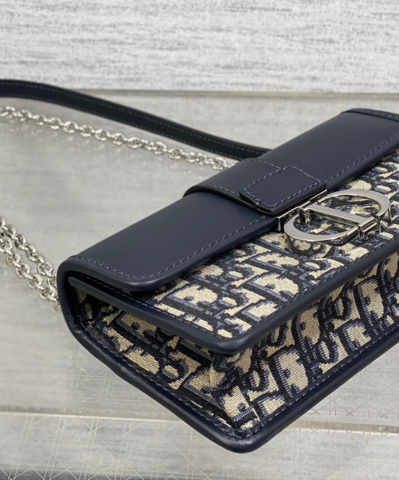 Dior Montaigne 30 East West - Image 5