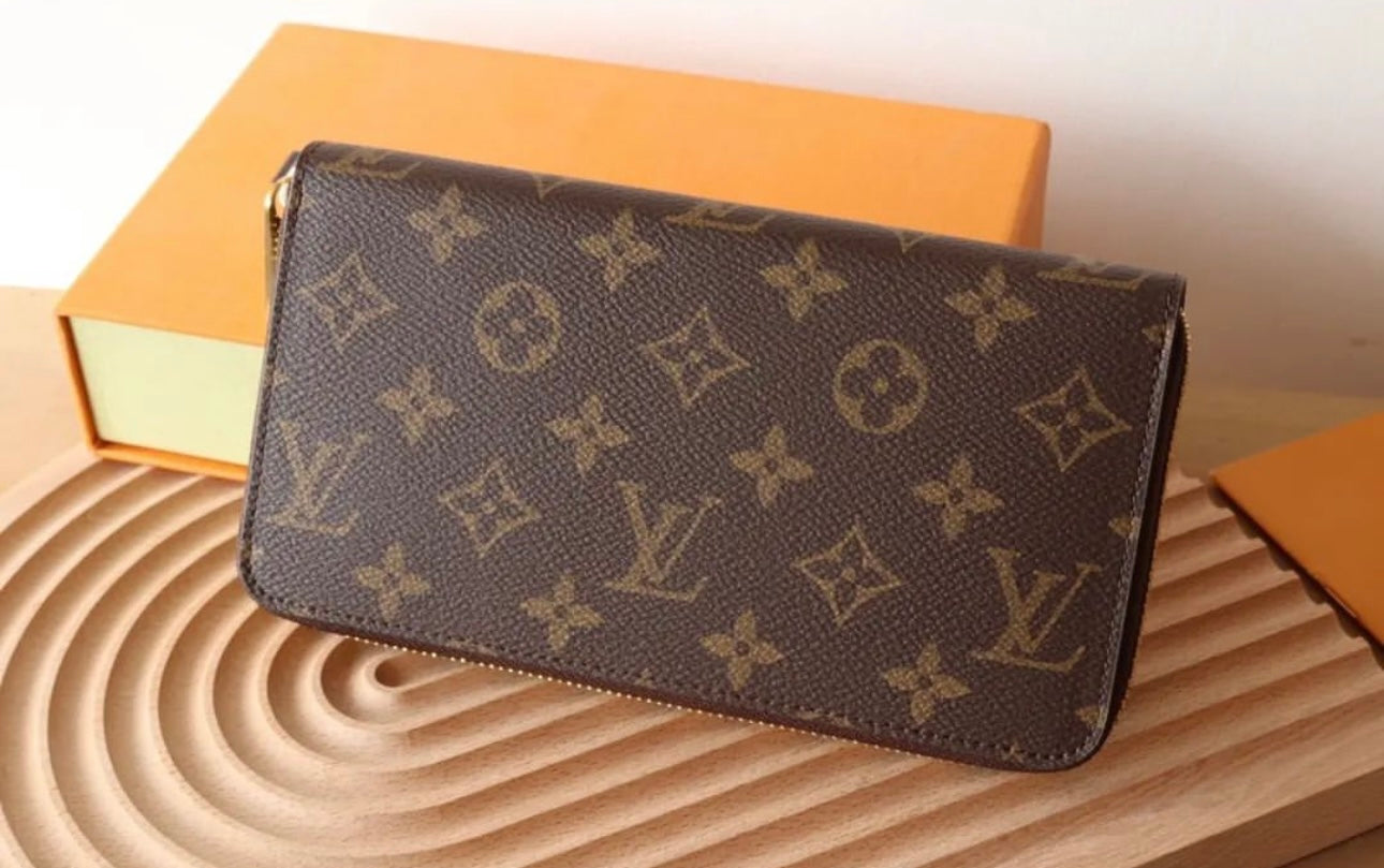 Louis Vuitton LV Brown Zippy Wallets - Image 2