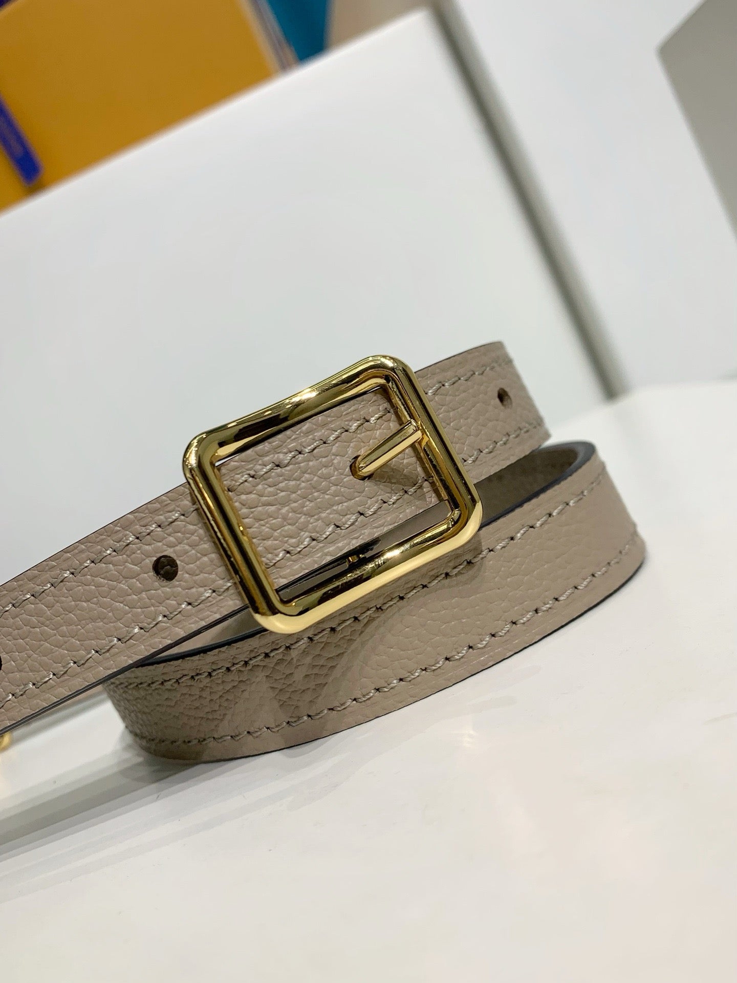 Louis Vuitton Loop Hobo - Image 6