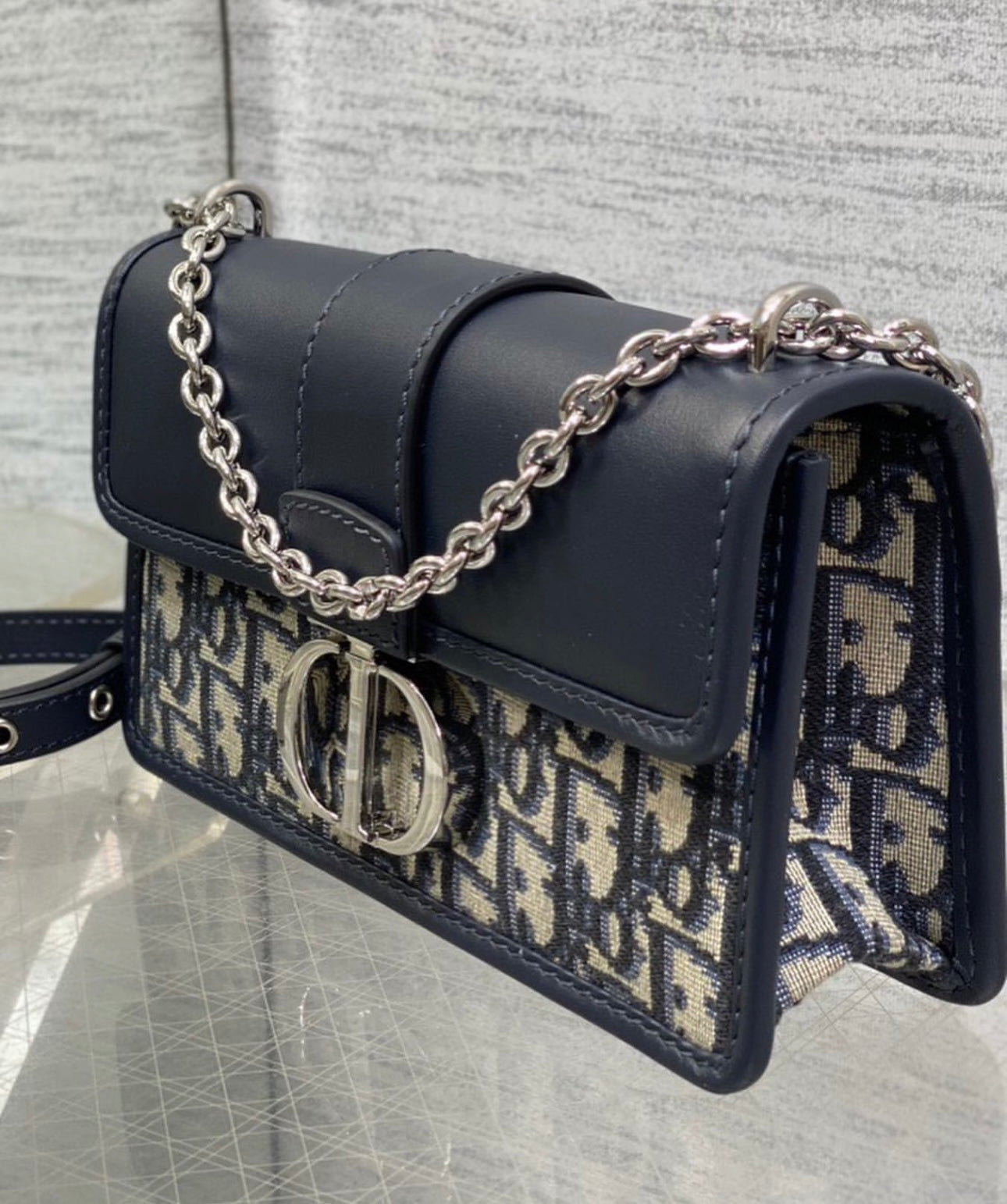 Dior Montaigne 30 East West - Image 4