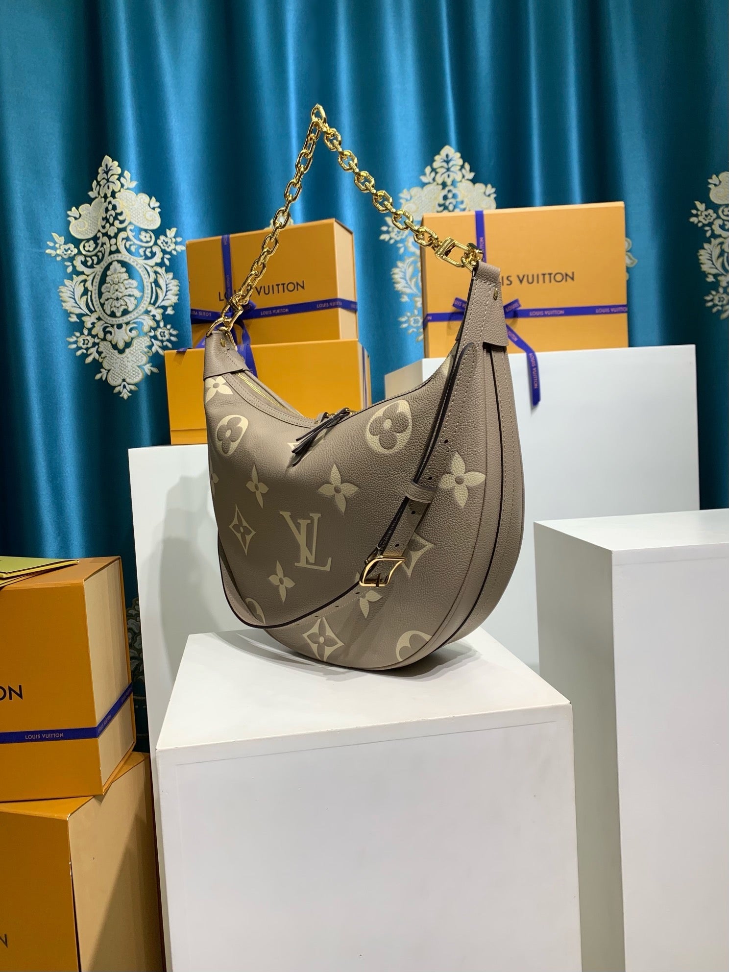 Louis Vuitton Loop Hobo - Image 3