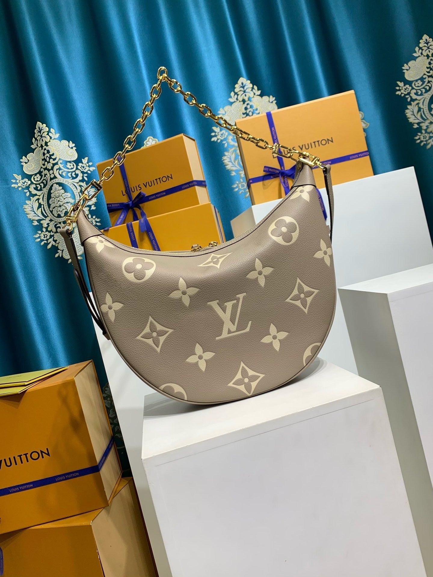 Louis Vuitton Loop Hobo - Image 2