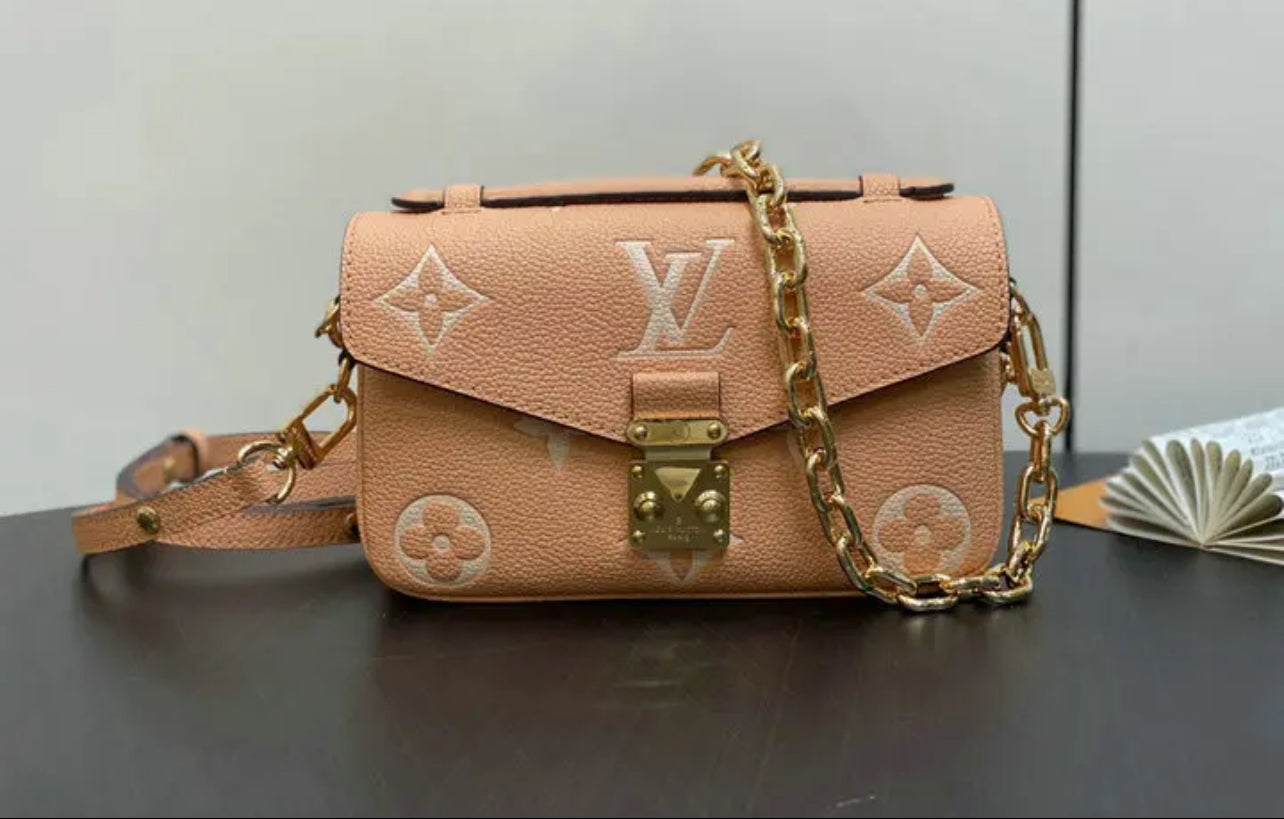 LV Pochette Metis East West - Image 5