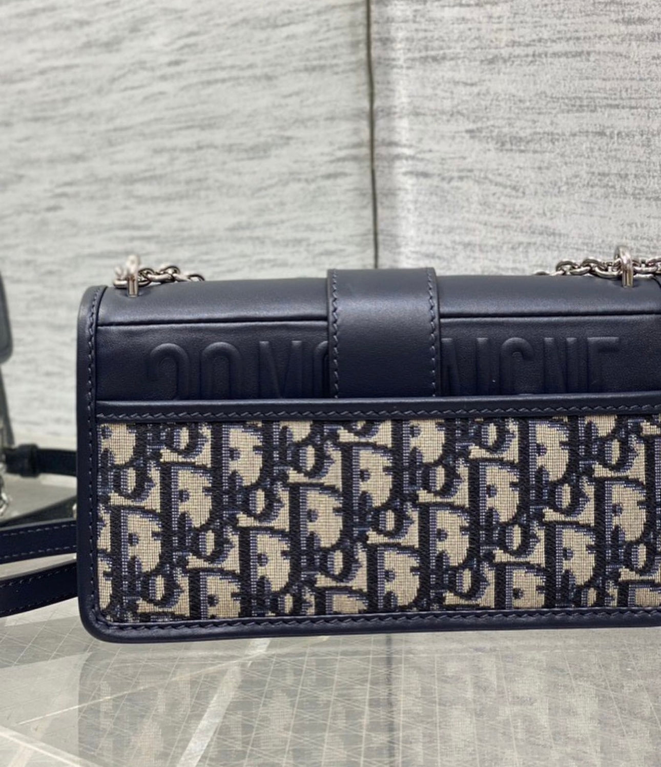 Dior Montaigne 30 East West - Image 3