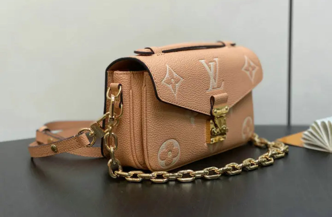 LV Pochette Metis East West - Image 2