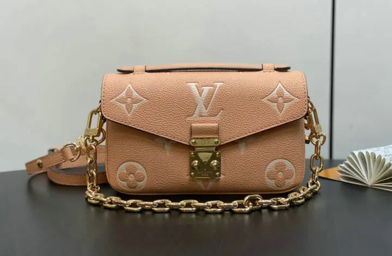 LV Pochette Metis East West