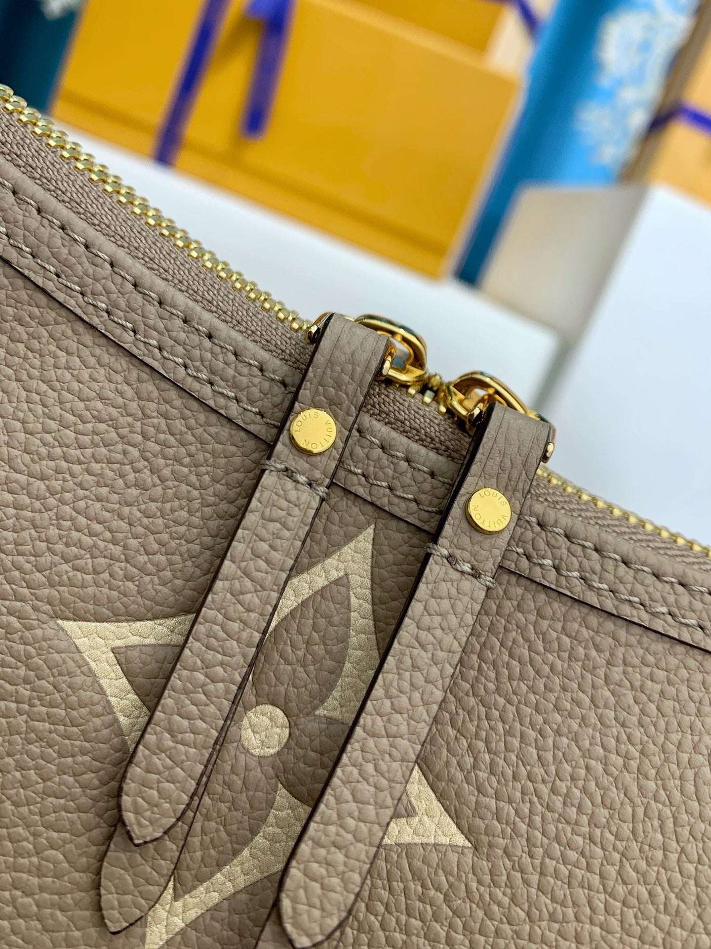 Louis Vuitton Loop Hobo - Image 7