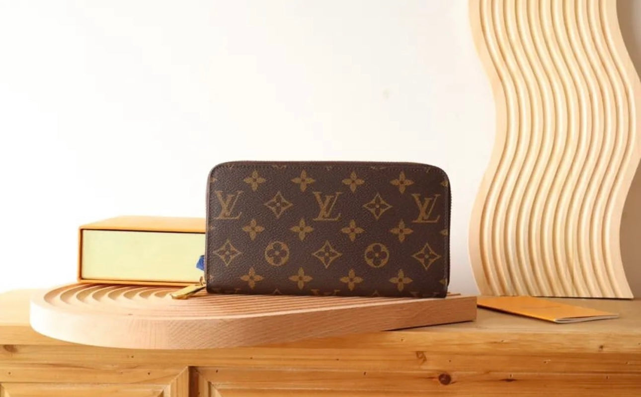 Louis Vuitton LV Brown Zippy Wallets - Image 4