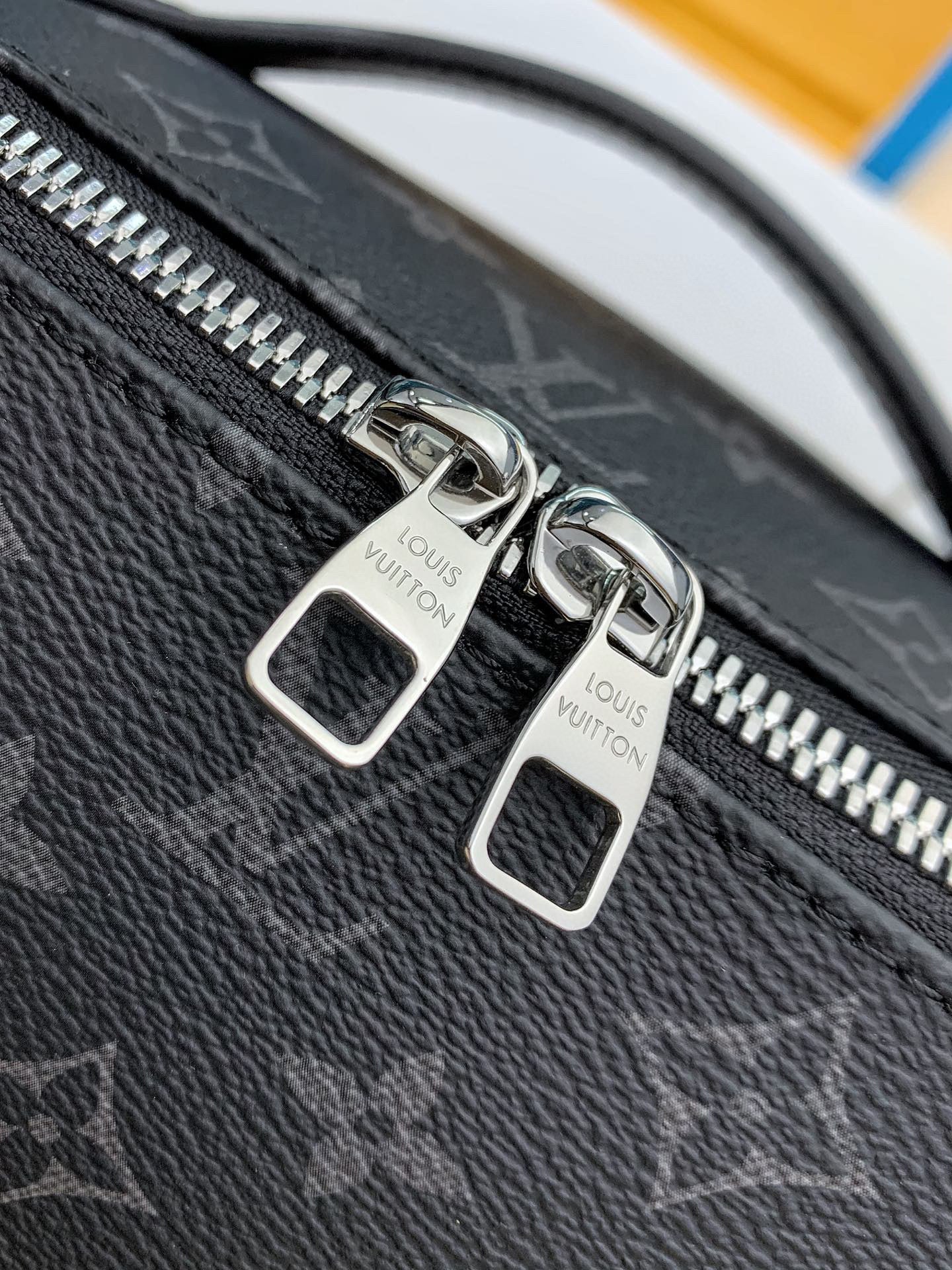 LV Toiletry Bag Monogram - Image 16