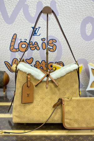Louis Vuitton Carryall PM Bag