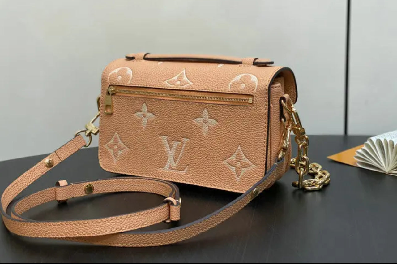 LV Pochette Metis East West - Image 3