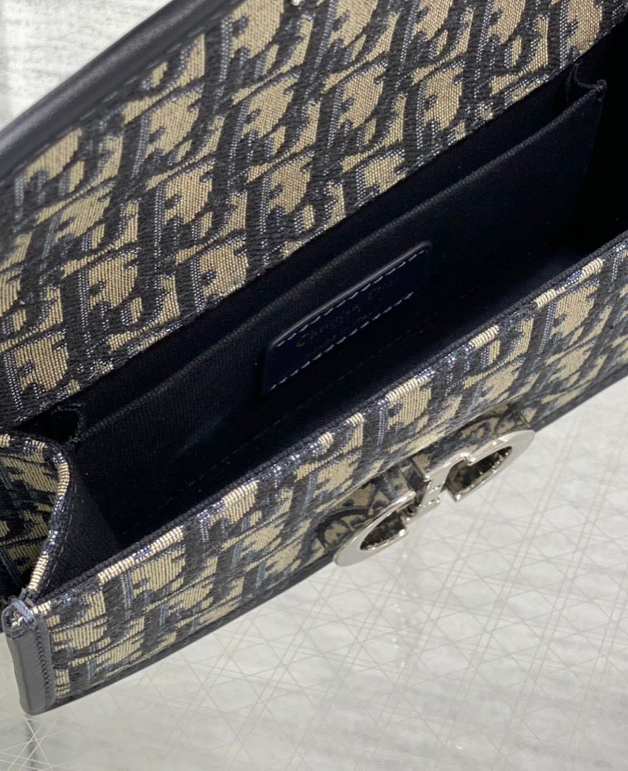 Dior Montaigne 30 East West - Image 6