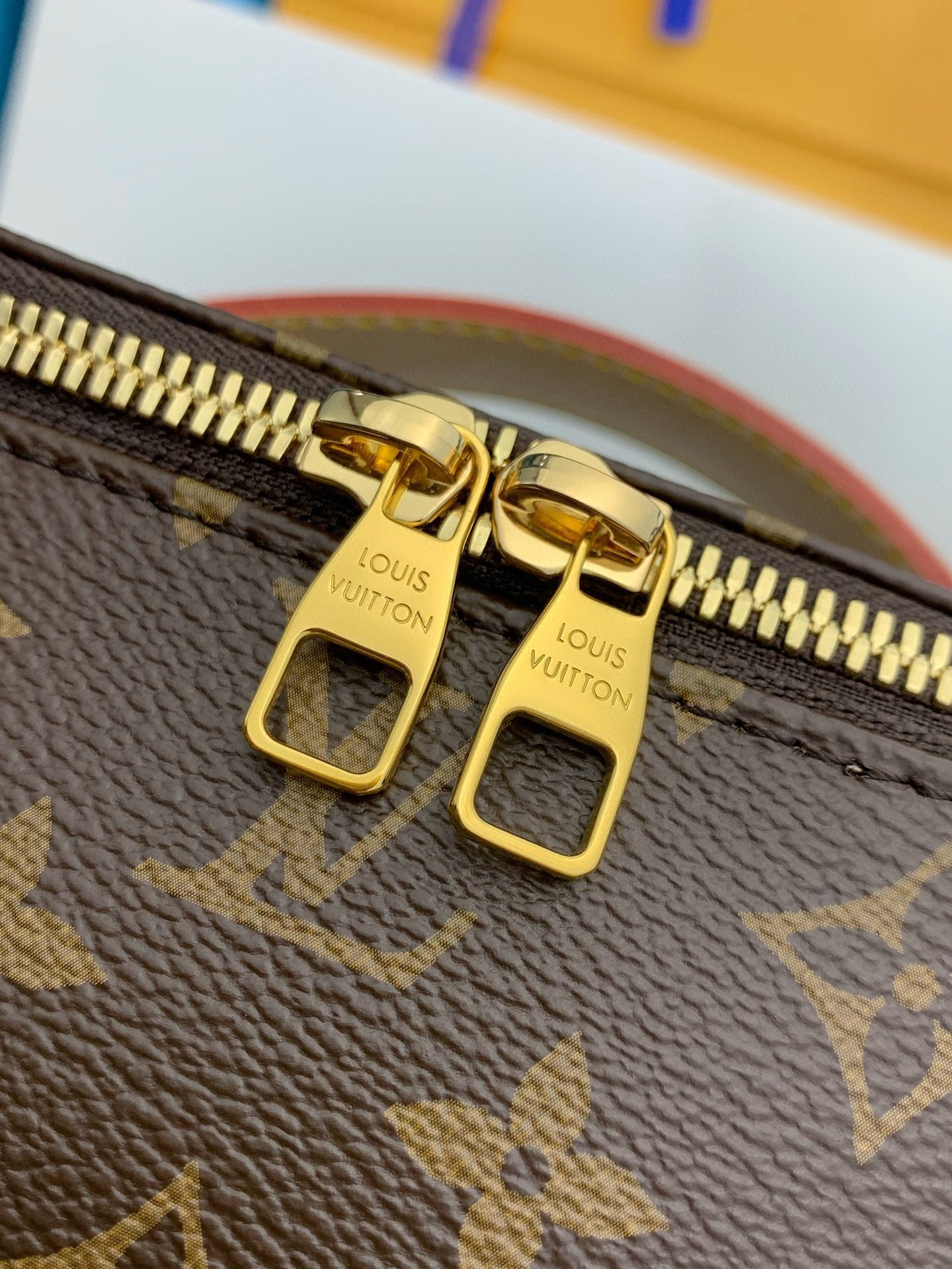 LV Toiletry Bag Monogram - Image 10