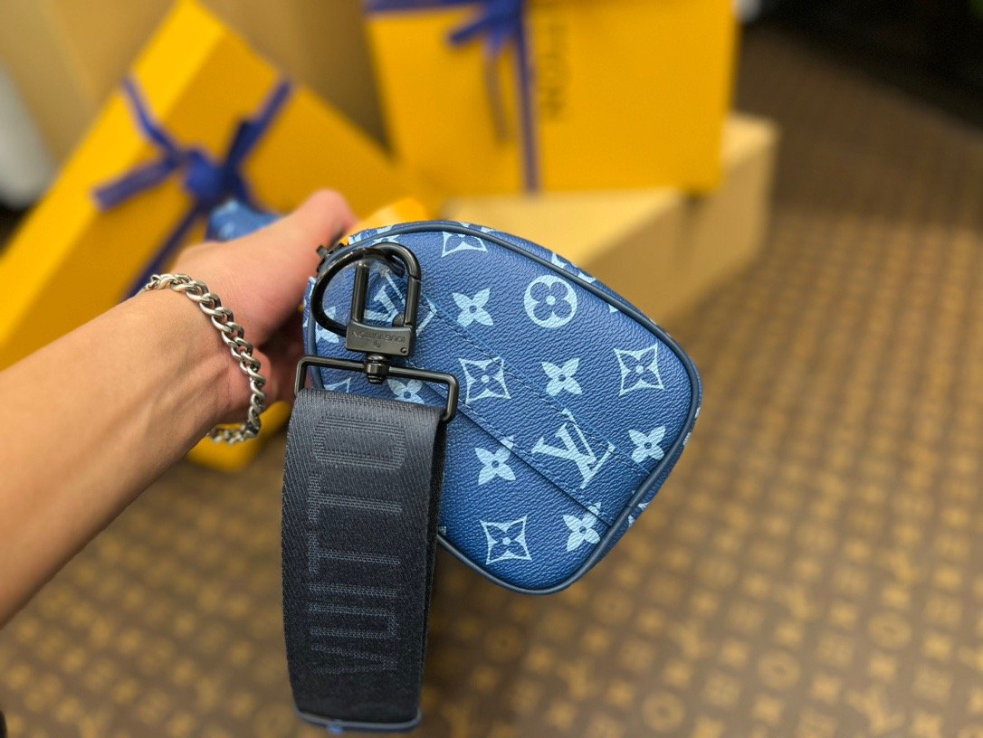 Louis Vuitton Sky Blue Keepall Bandoulière 25 - Image 3