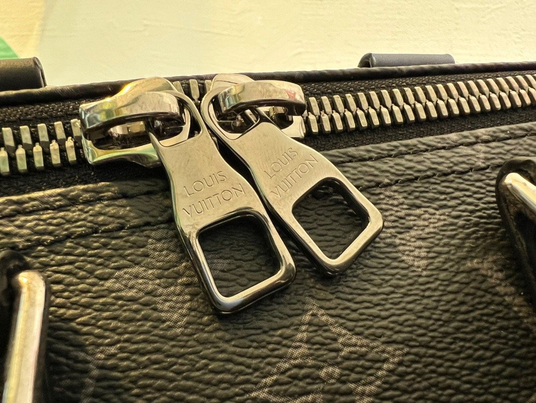 Louis Vuitton Black Keepall Bandoulière - Image 6