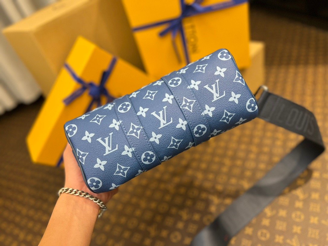 Louis Vuitton Sky Blue Keepall Bandoulière 25 - Image 4