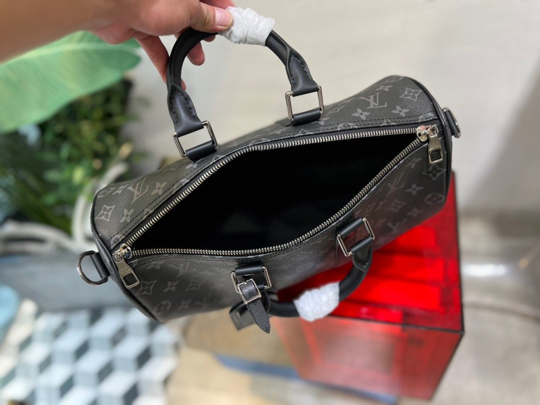 Louis Vuitton Black Keepall Bandoulière - Image 9