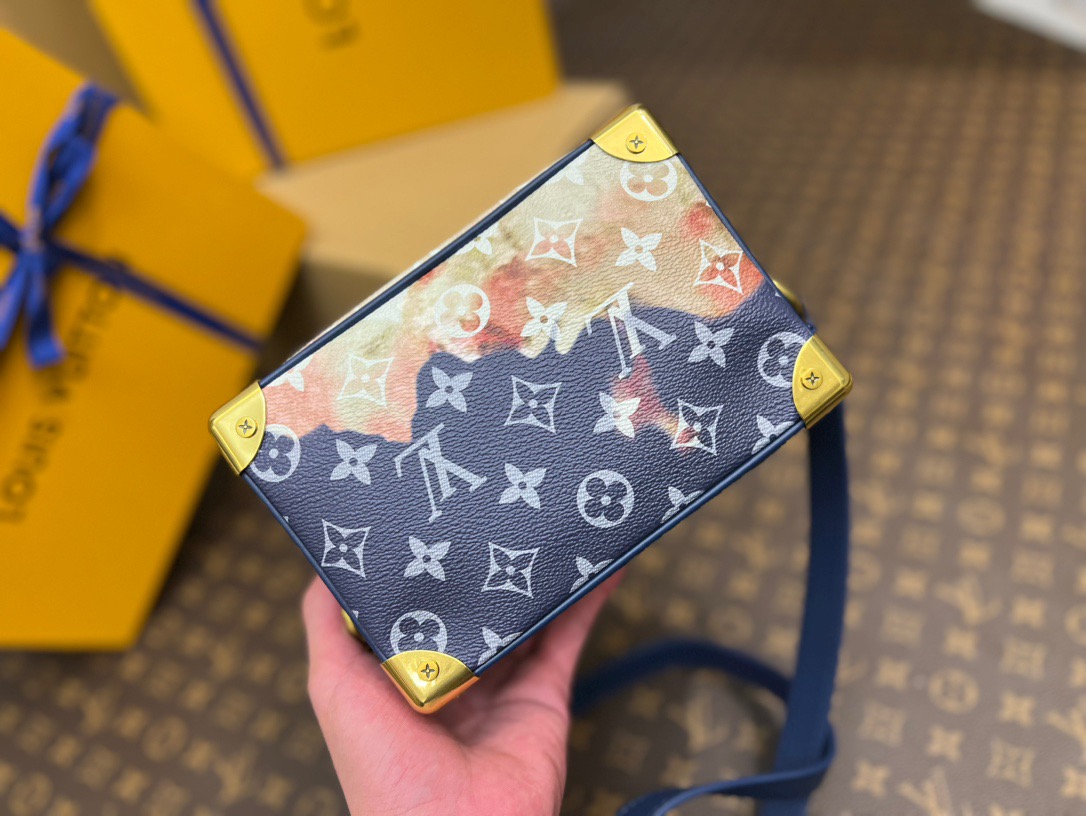 LV mini Soul Trunk Bag --Monogram Bleach - Image 5