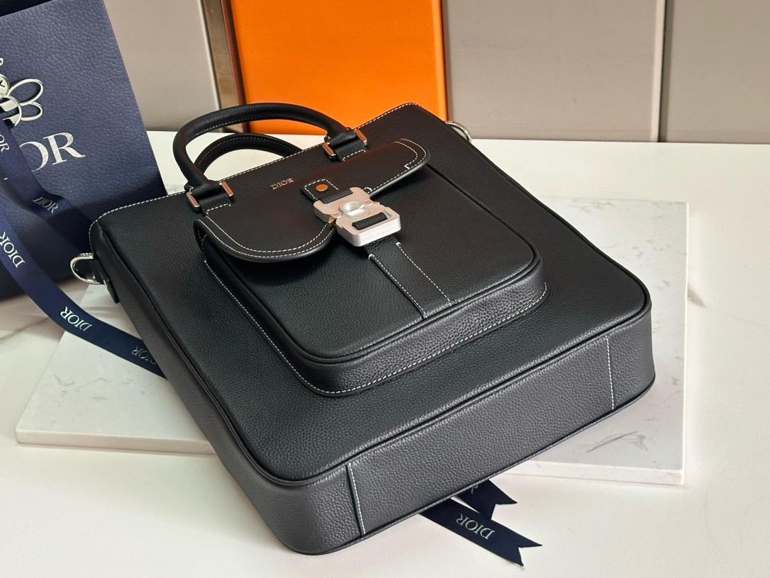 Christian Dior Messenger Bag - Image 4