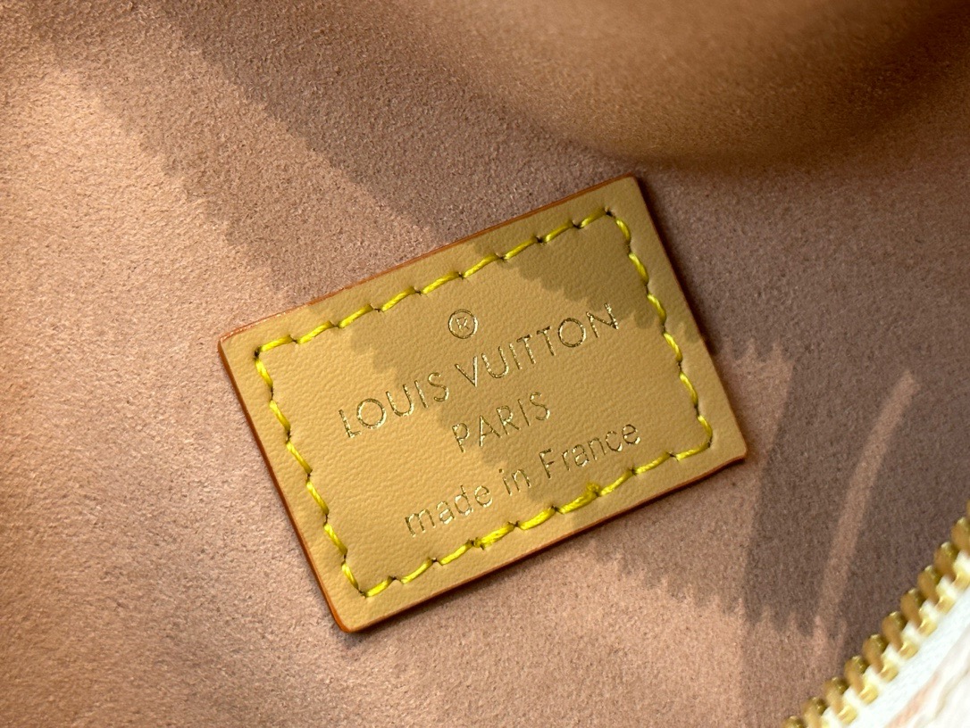 LV Side Trunk Bag MM - Image 9