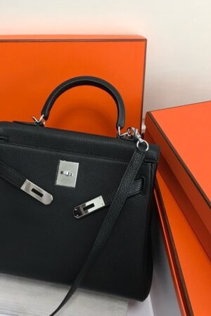 Hermès Kelly Bag -- Black