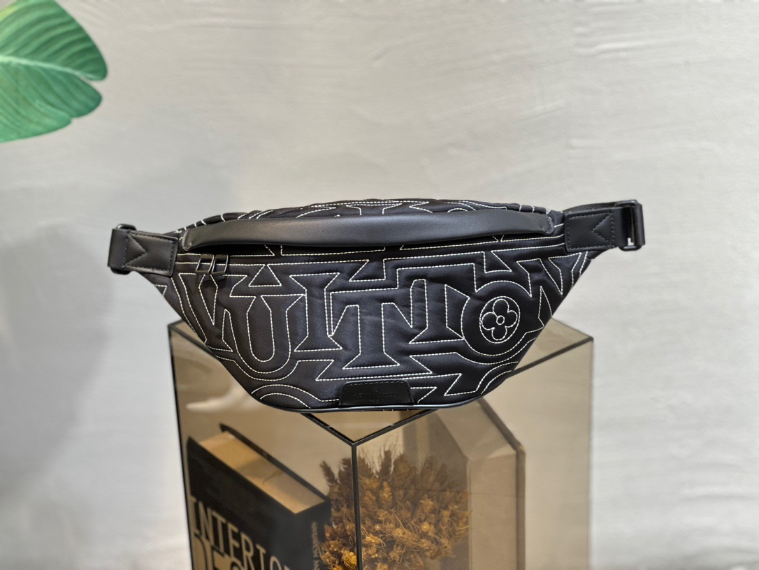 LV Snow Discovery Bumbag