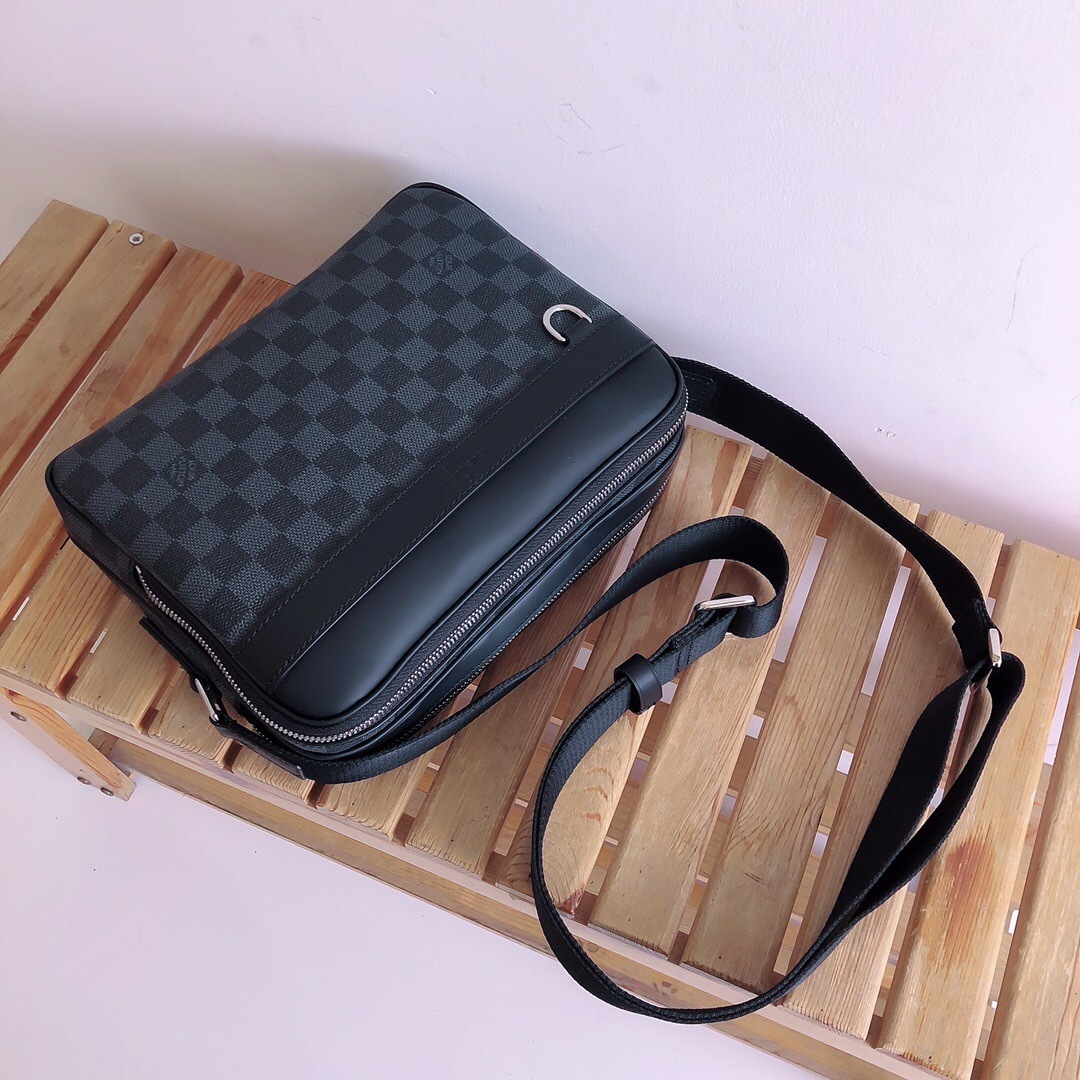 LV Trocadero Messenger Bag - Image 6