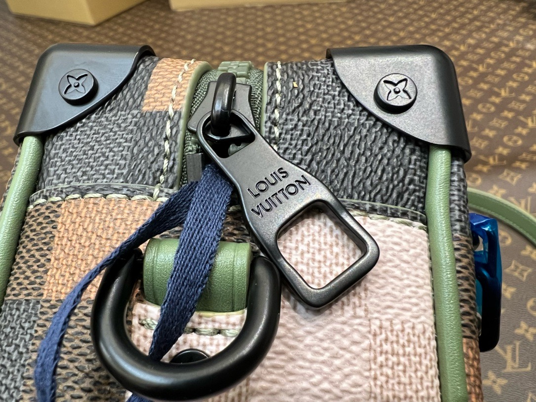 LV mini Soul Trunk Bag - Image 6