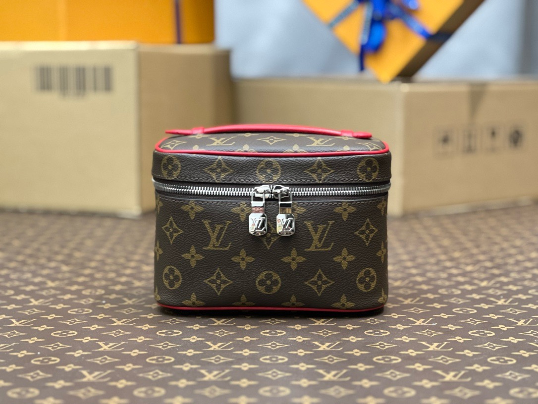 LV nice mini Vanity