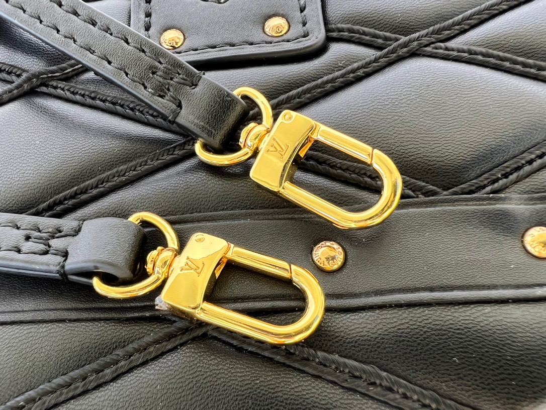 LV Petite Malle Trunk - Image 7