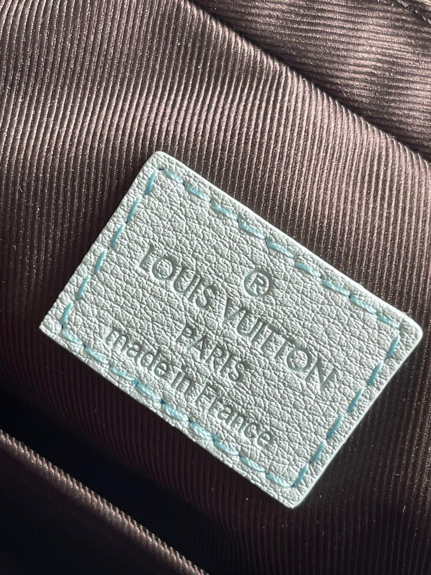 LV Alpha Messenger Bag - Image 8